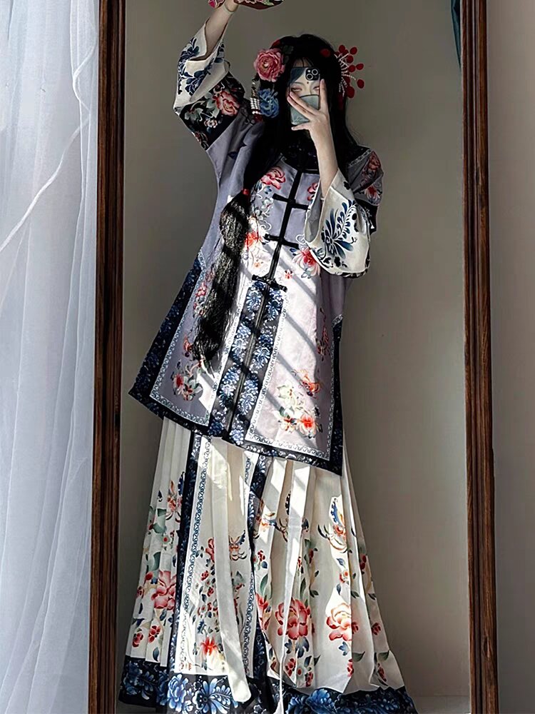 Ink-Dyed Horseface Skirt:A Blend of Tradition and Modernity in Chinese Fashion