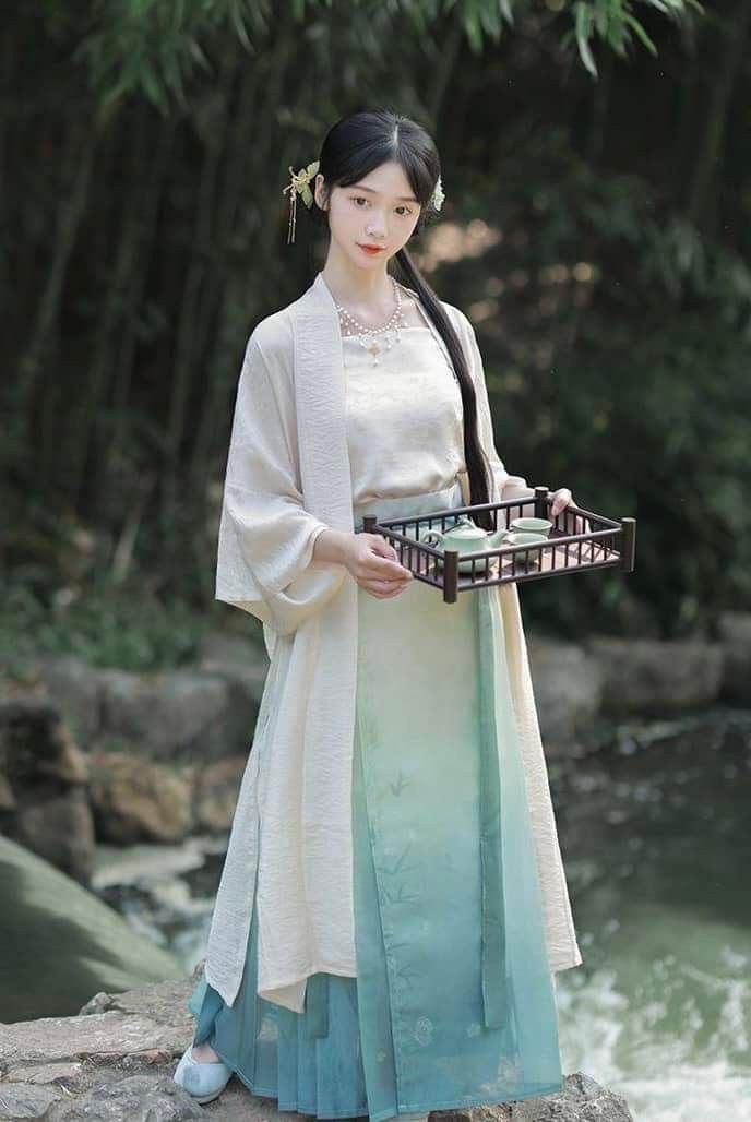 Children in Hanfu and Tang Costumes:The Splendor of Traditional Chinese Clothing Children in Hanfu and Tang Costumes:The Splendor of Traditional Chinese Clothing