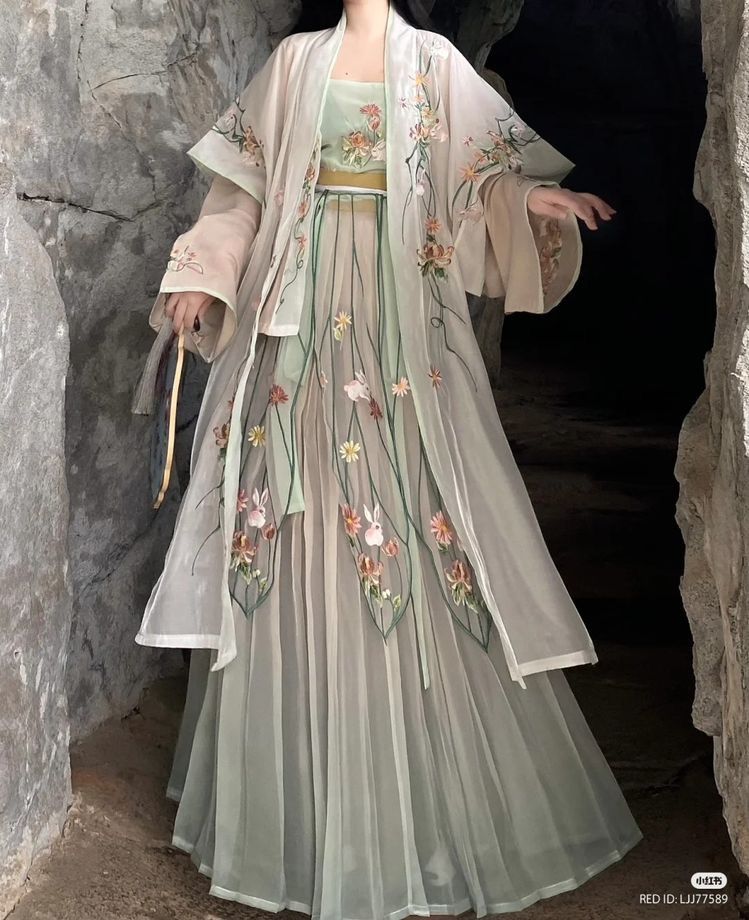 The Allure of Qipao in Modern Weddings:A Blend of Tradition and Elegance The Allure of Qipao in Modern Weddings:A Blend of Tradition and Elegance