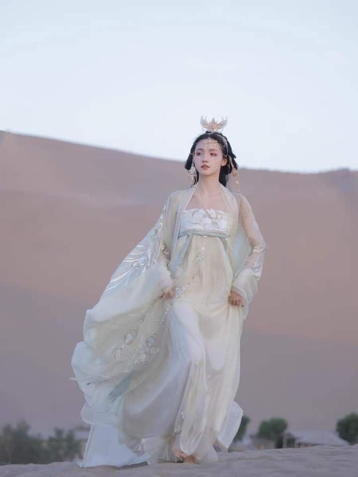 The Zodiac and the Cultural Significance of Qipao in the Context of the Twelve Star Signs