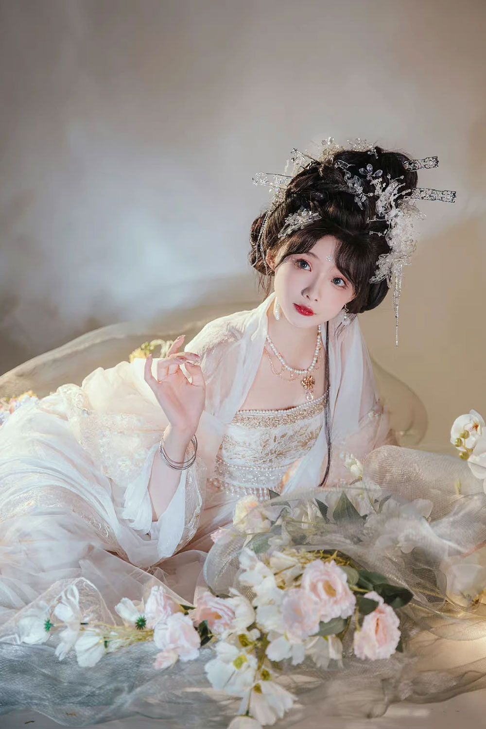 The Enchantment of Blue-Dyed Flower Cloth Cheongsam