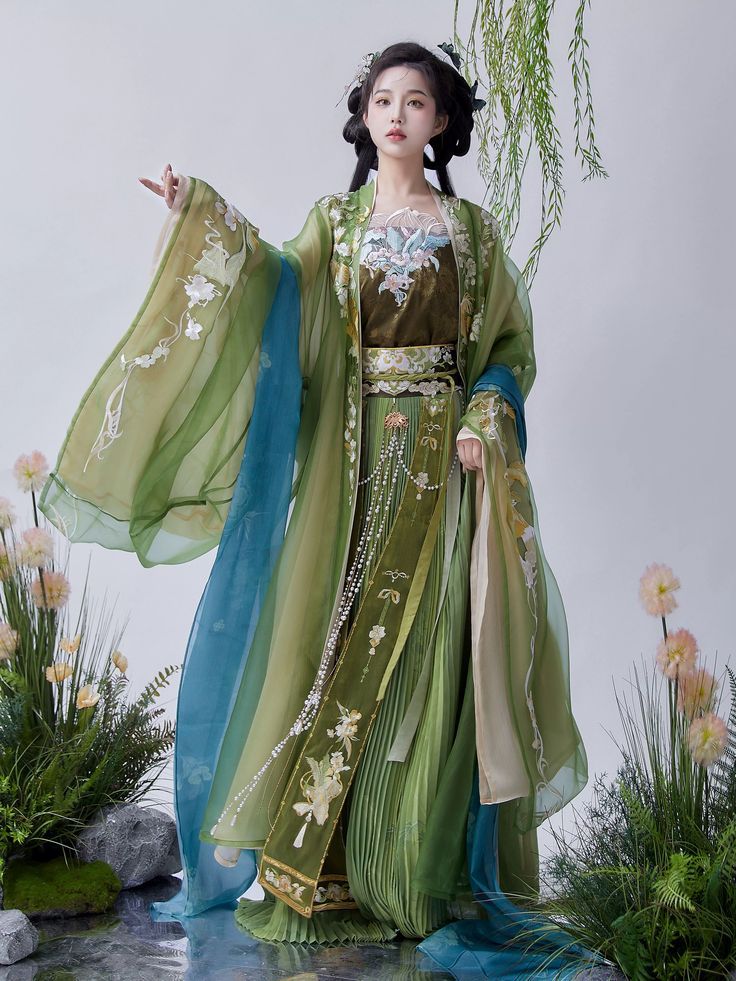 Autumn Fashion Trends for Little Girls in Traditional Chinese Hanfu Costumes Autumn Fashion Trends for Little Girls in Traditional Chinese Hanfu Costumes