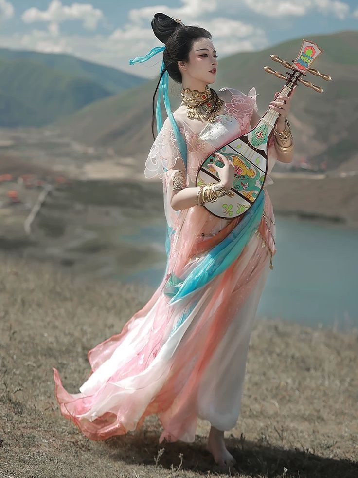 The Rise of Modern Chinese Cheongsam:Embracing the Brightness of Whiteness The Rise of Modern Chinese Cheongsam:Embracing the Brightness of Whiteness