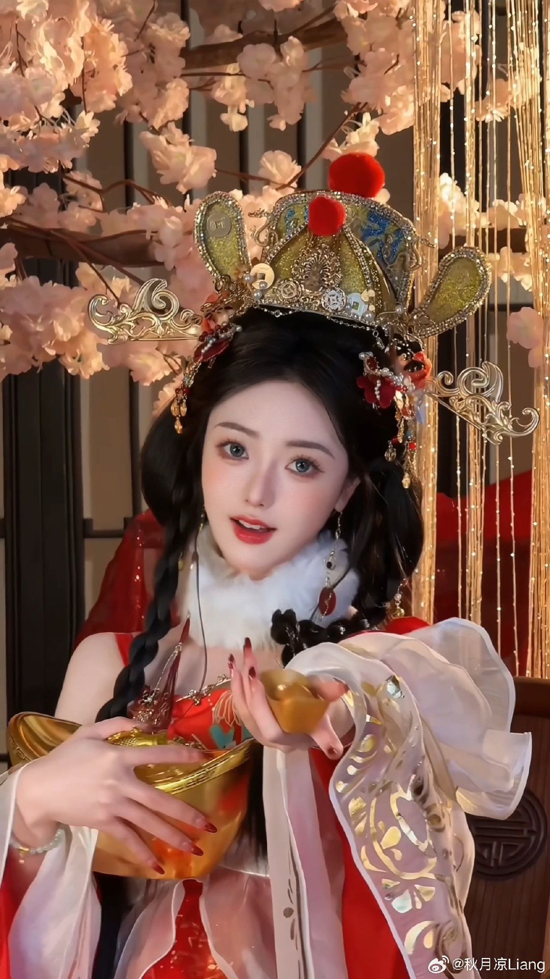 The Enigma of Ancient White Headgear:A Journey into Traditional Chinese Costume