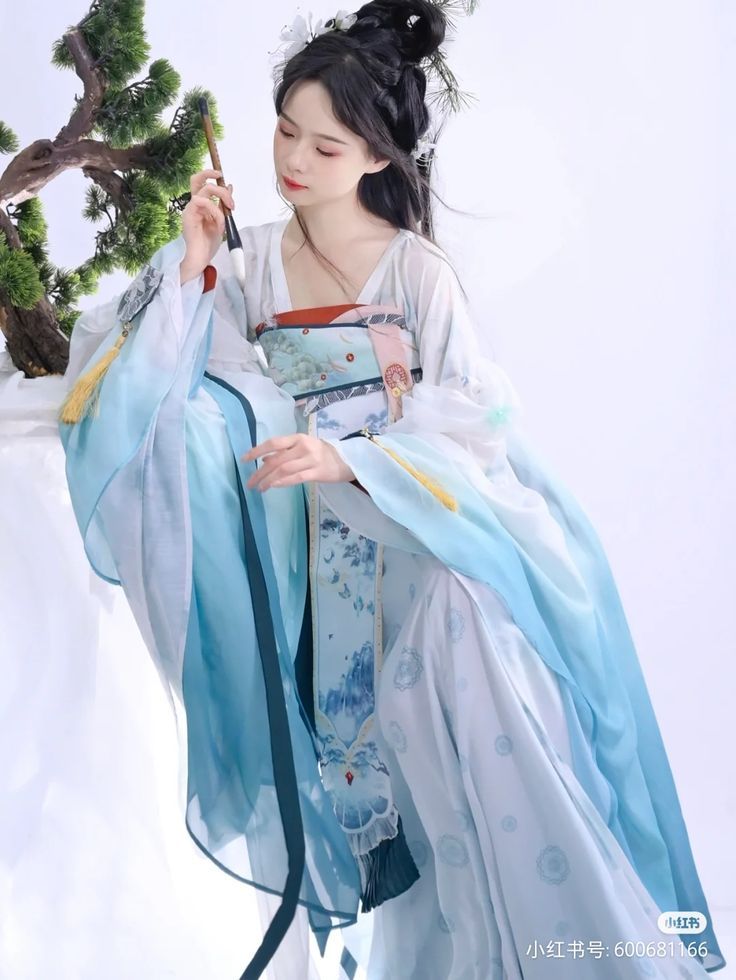 Seductive Cheongsam Tops:A Glance into the Ethereal Beauty of Traditional Chinese Clothing