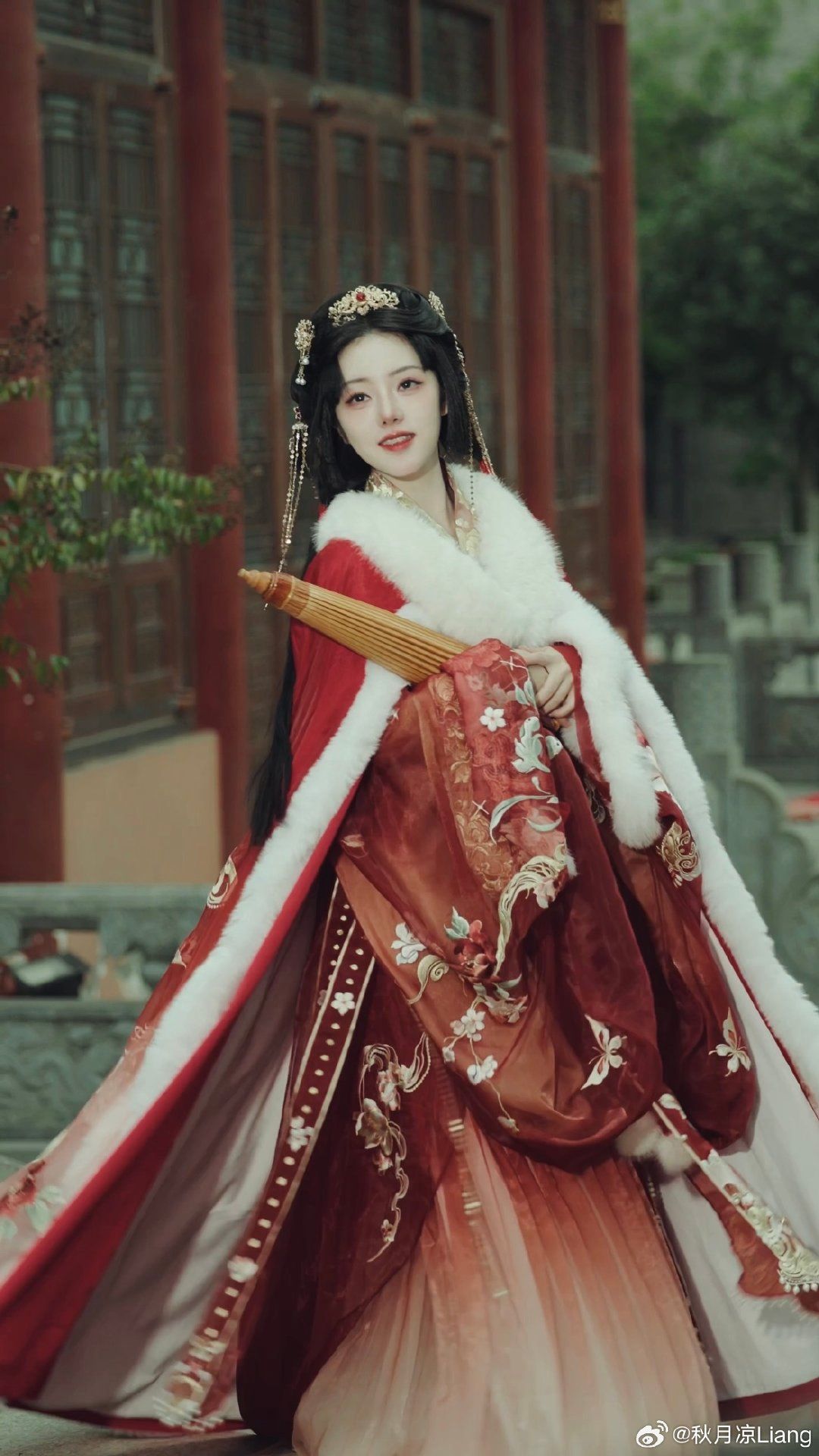 New Years Celebration in Traditional Tang Costumes:Family Unity in Style New Years Celebration in Traditional Tang Costumes:Family Unity in Style