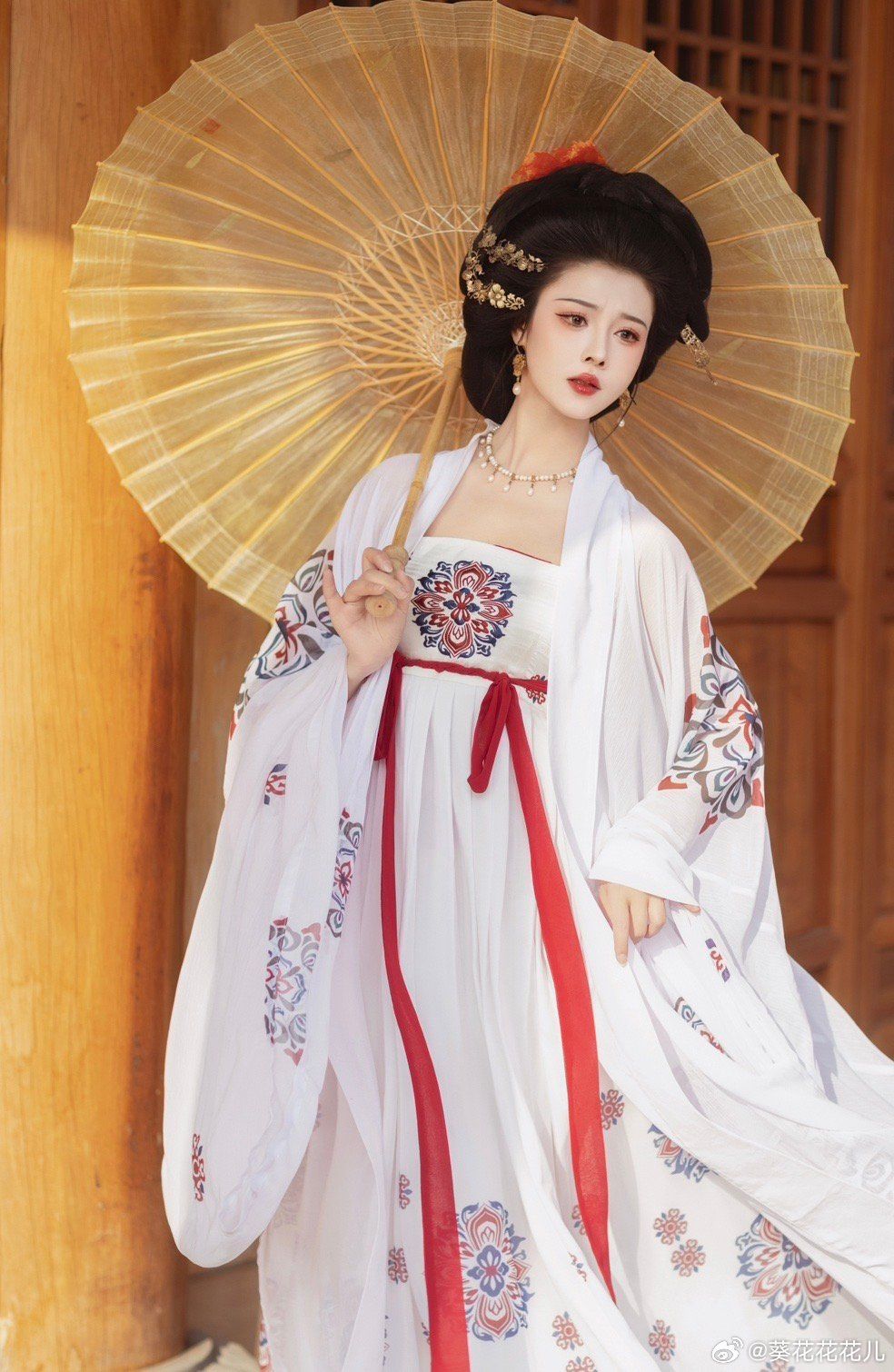 Embracing the New Chinese Dance Vogue:The Cheongsam Dance Revolution Embracing the New Chinese Dance Vogue:The Cheongsam Dance Revolution