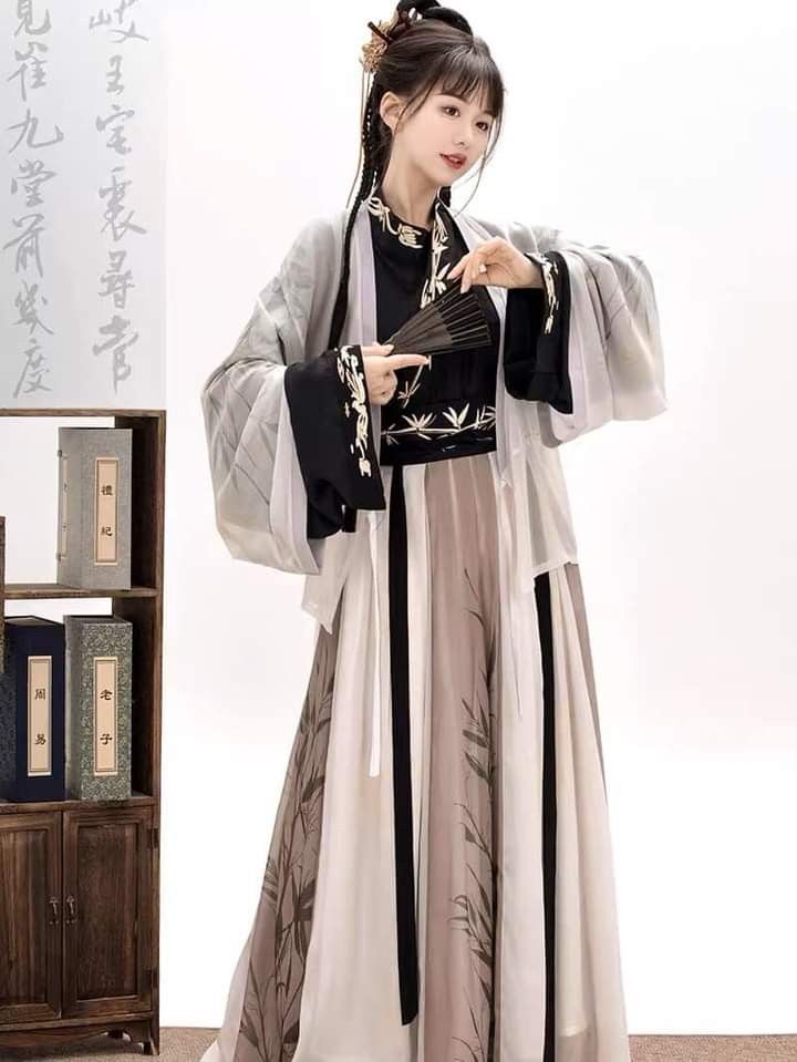 The Rise of Red Hanfu among Female Middle School Students