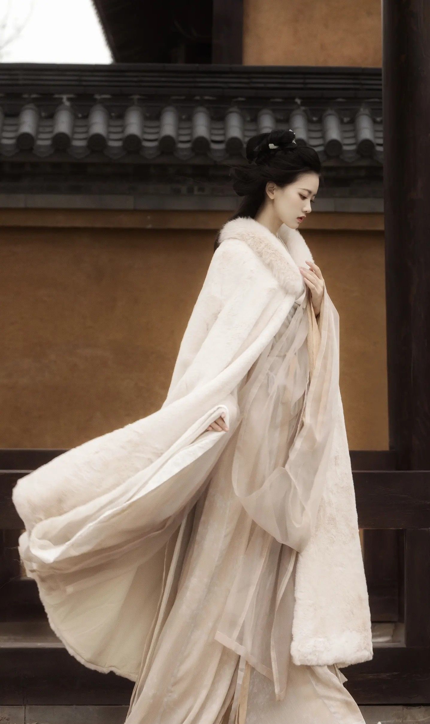 The Splendor of Hanfu:The Great Sleeve Robe and Its Splendid Silk Accessories The Splendor of Hanfu:The Great Sleeve Robe and Its Splendid Silk Accessories