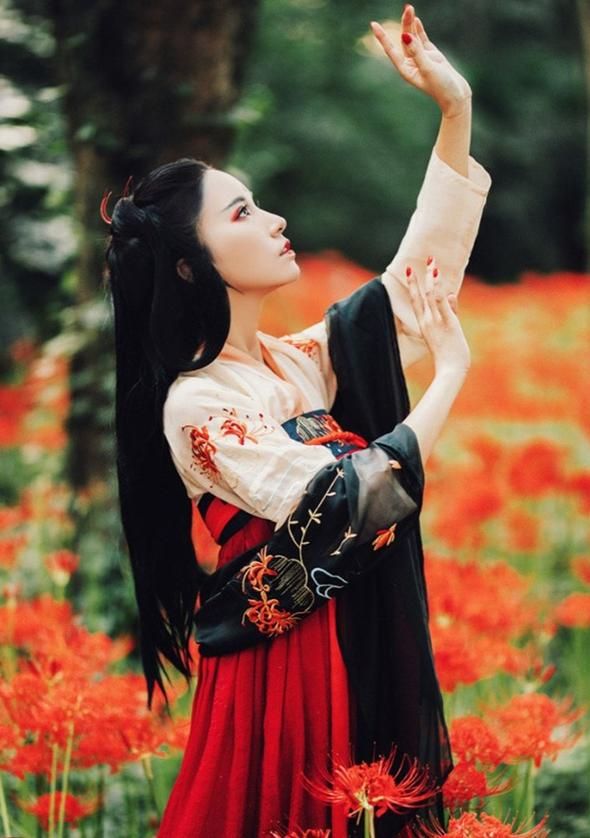 Innovative Toilet Accessory for Traditional Chinese Clothing:The Modern Convenience of Hanfu
