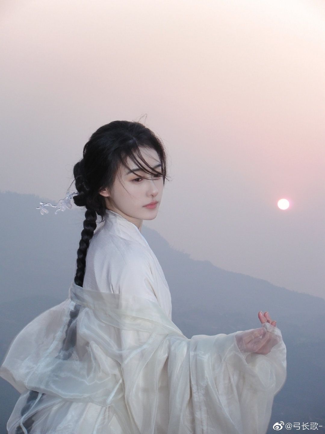 The Convenience of a One-Piece Hair Pack for Traditional Chinese Womens Costume with Hanfu and Wig