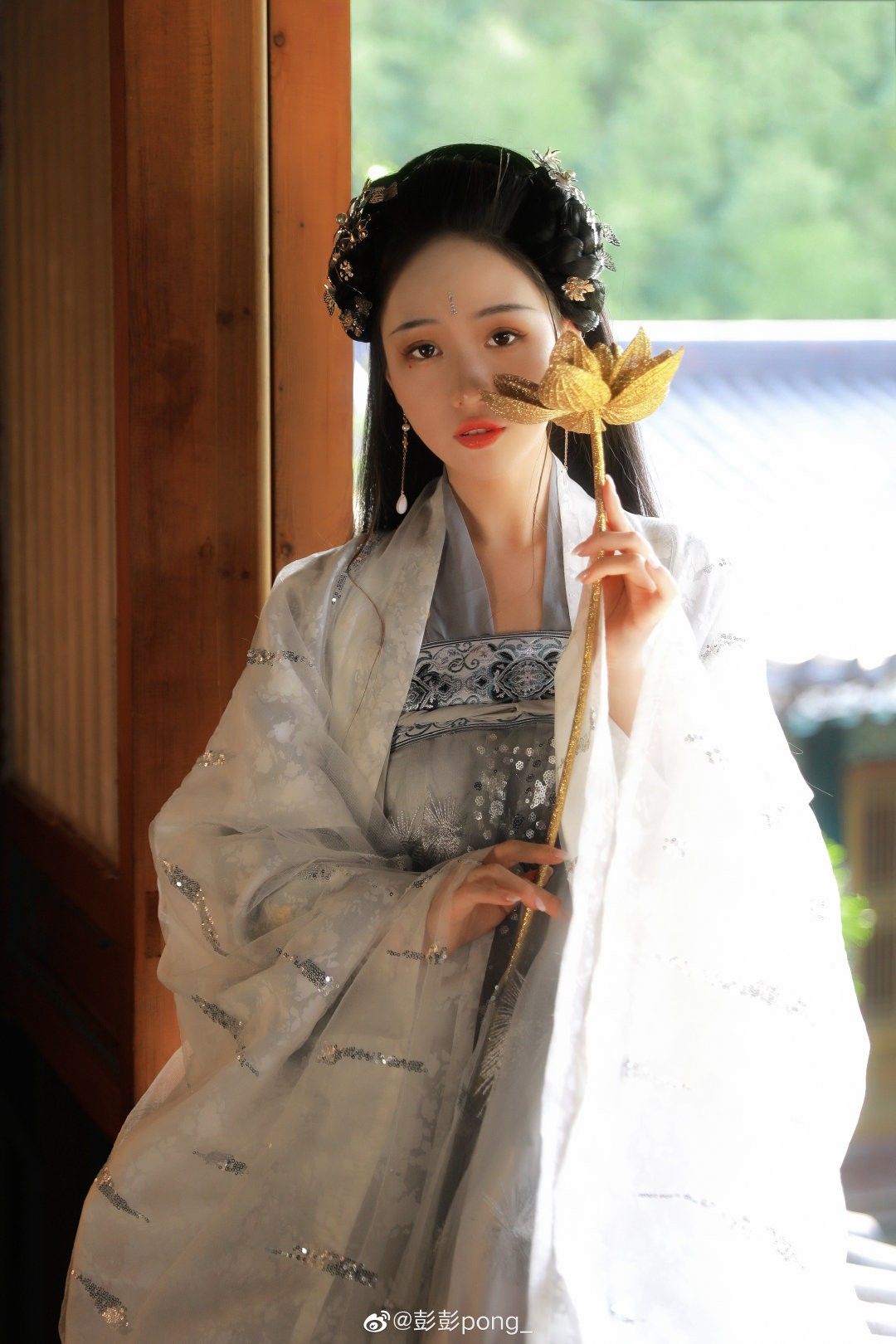 The Enigma of Cheongsam:A Traditional Chinese Dress The Enigma of Cheongsam:A Traditional Chinese Dress