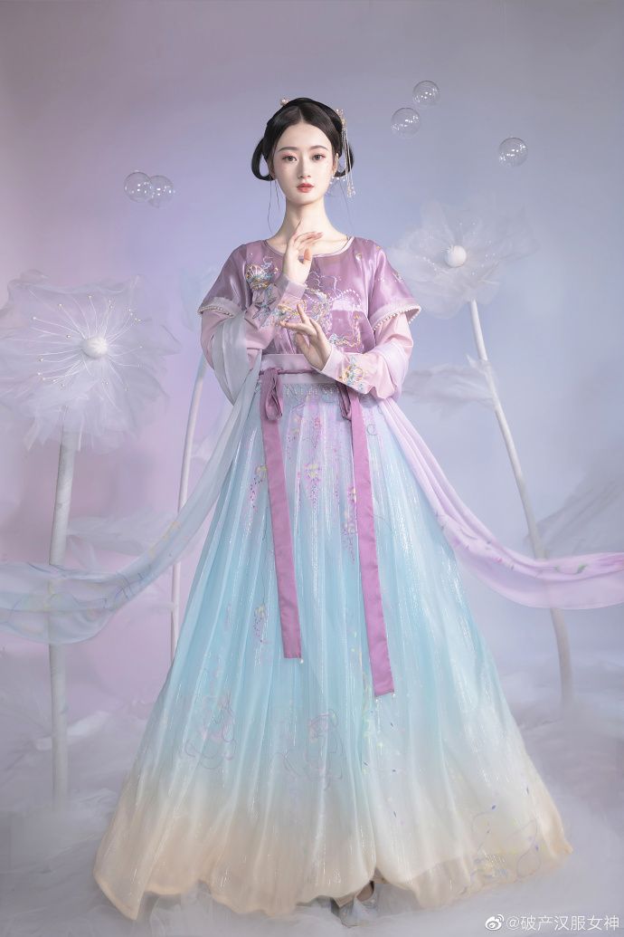 The Allure of Long Cheongsam in Summer The Allure of Long Cheongsam in Summer