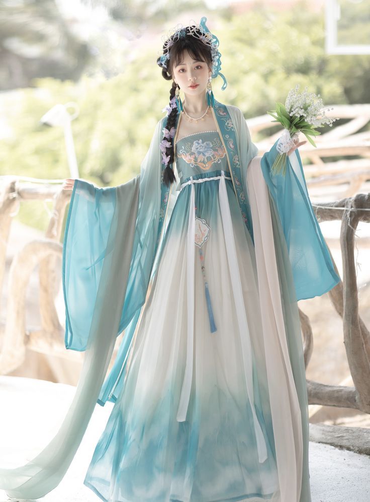 Petite Womens Summer Fashion:The Charm of Traditional Tangzhuang Hanfu Petite Womens Summer Fashion:The Charm of Traditional Tangzhuang Hanfu