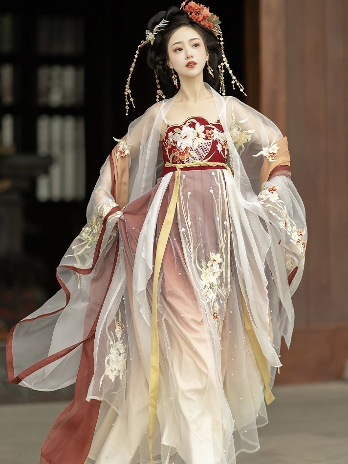 The Revival of Hanfu:Exploring the Song Dynastys Bei Zi Robes