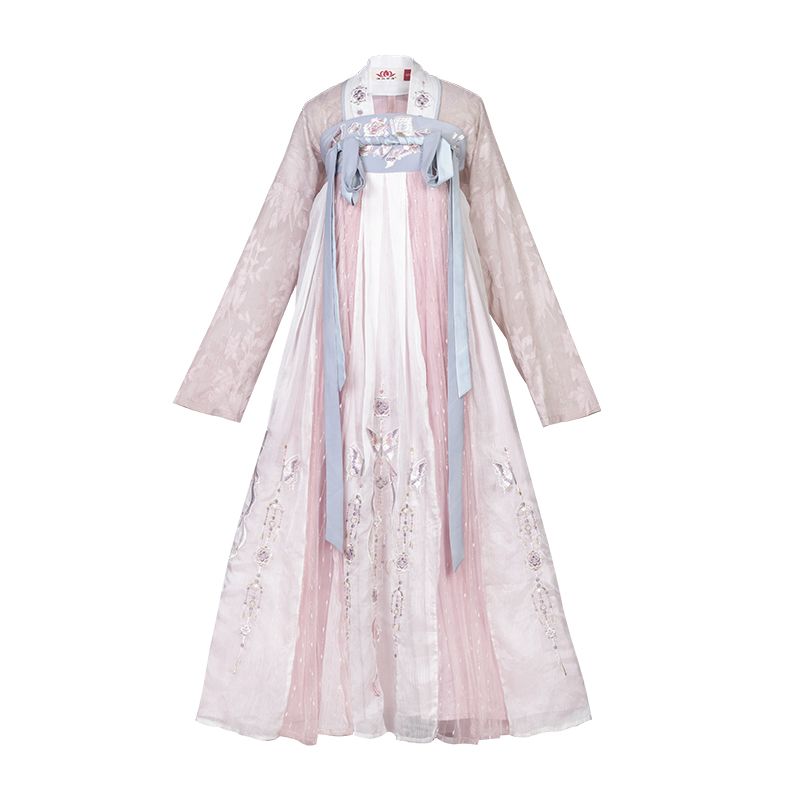 The Story of a Primary School Student in a Cheongsam:A Cultural Journey