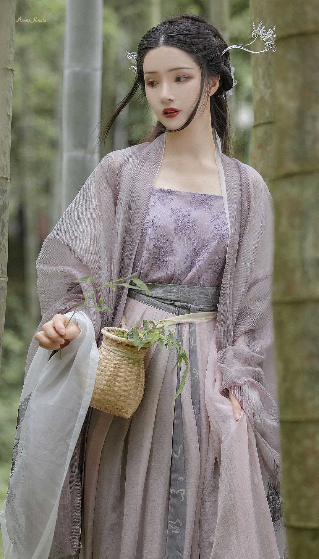 Embracing Modernity in Traditional Chinese Style:The Green Cheongsam as a Blend of Old and New Embracing Modernity in Traditional Chinese Style:The Green Cheongsam as a Blend of Old and New