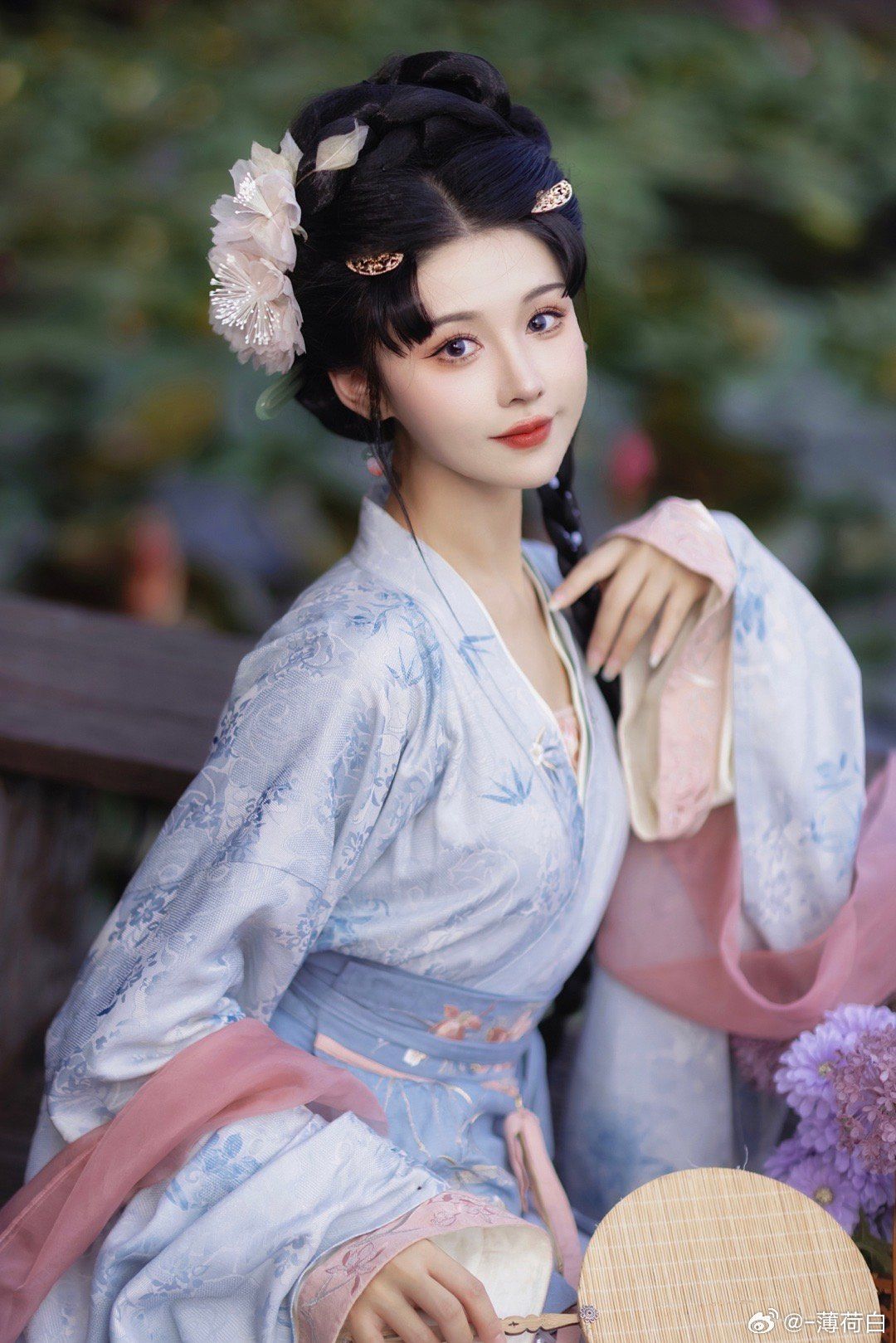 The Rise of Qipao in Modern Western Weddings:A Blend of Tradition and Modernity The Rise of Qipao in Modern Western Weddings:A Blend of Tradition and Modernity