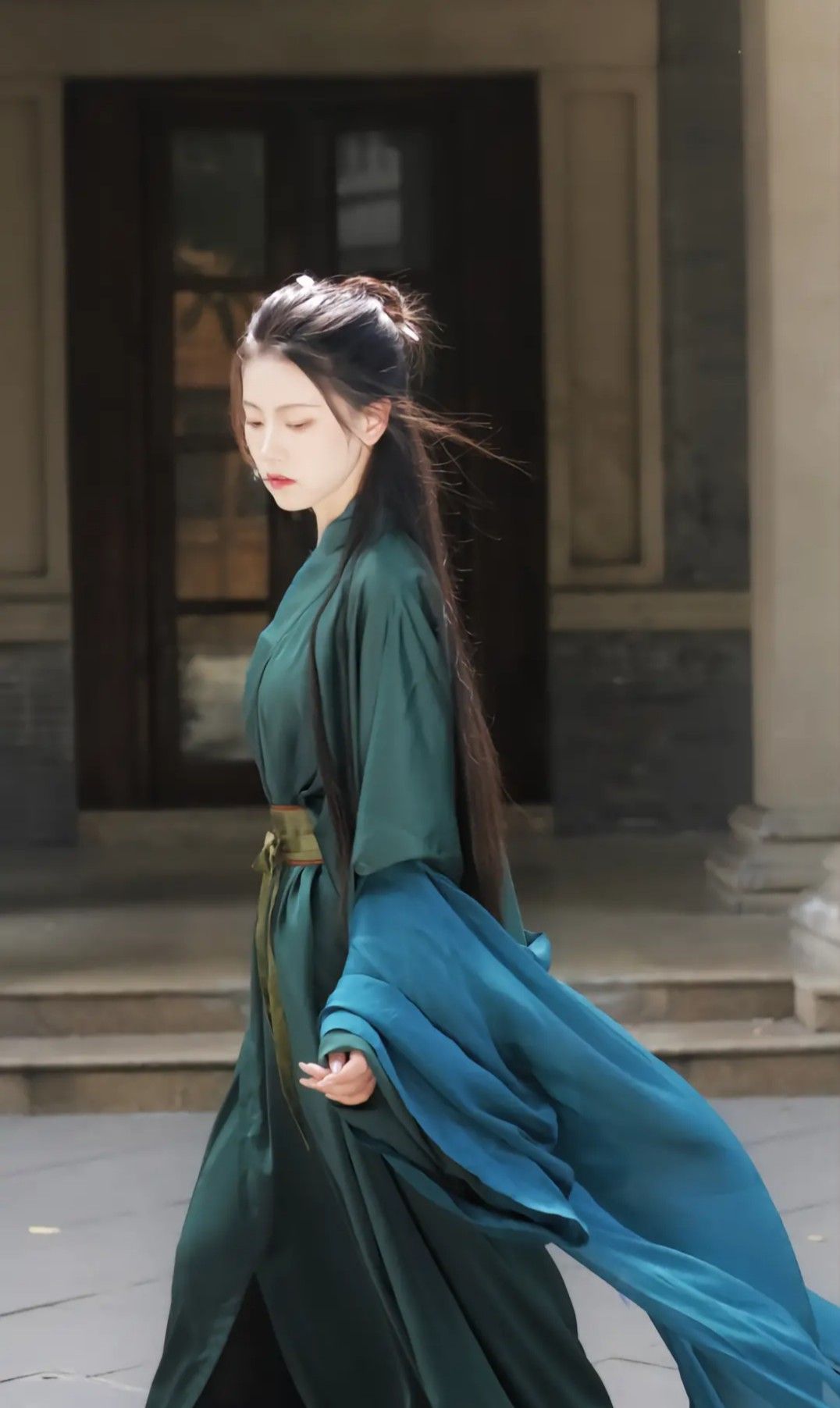 Embracing Tradition:Innovations in Silk Qipao with Mulberry Silk