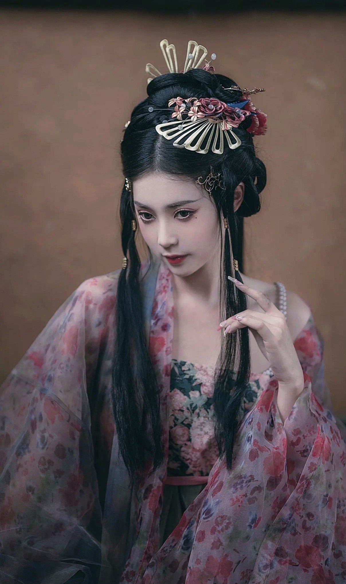 The Ethereal Beauty of Horseface Skirt and Choker Necklaces:A Cultural Exploration