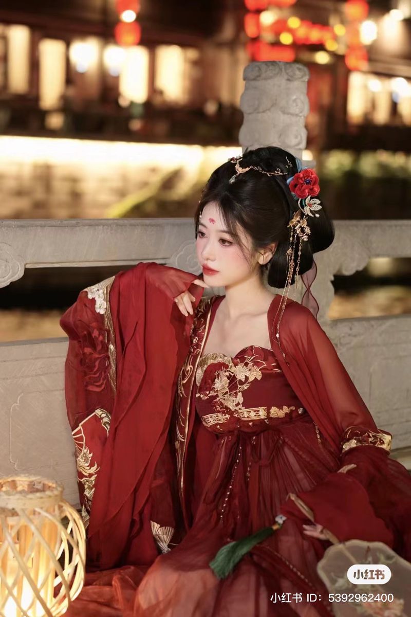 Modernizing Hanfu Skirt:The Evolution of Traditional Hanfu Half-Skirt Design