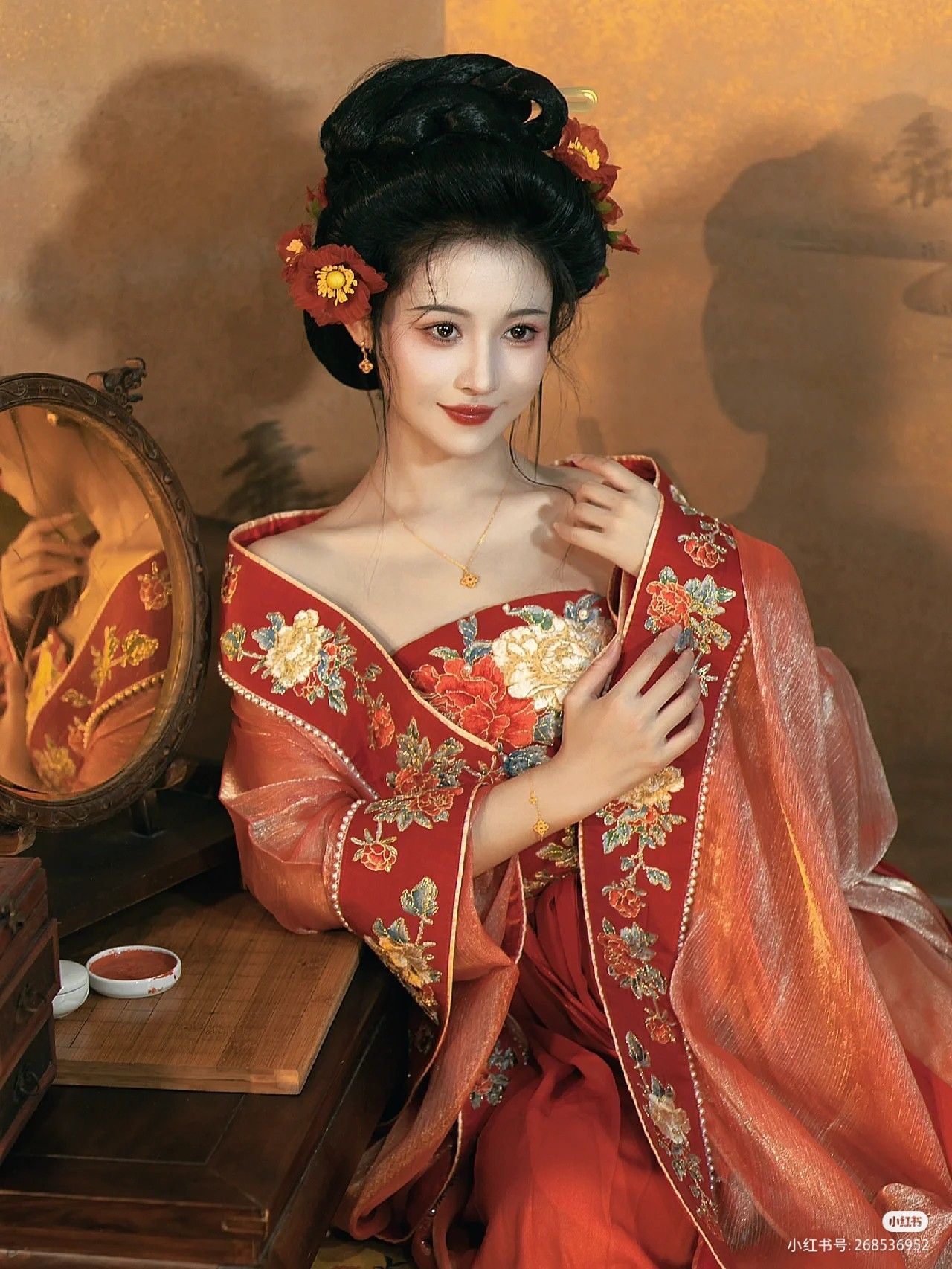 The Equestrian Charm of the Silver-Woven Ma-Mian Skirt The Equestrian Charm of the Silver-Woven Ma-Mian Skirt
