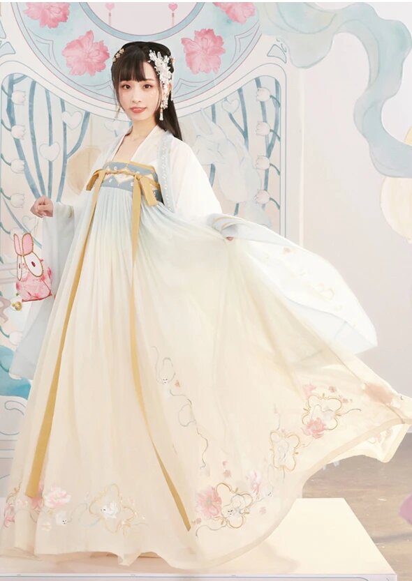 Unveiling the New Charm of Xiangyunsha Qipao:A Taste of Traditional Elegance with Modern Touches Unveiling the New Charm of Xiangyunsha Qipao:A Taste of Traditional Elegance with Modern Touches