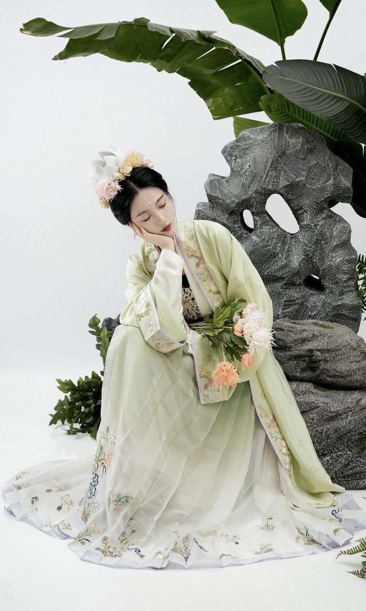 Elegant Sleepless Cheongsam:Embracing the Femme Fatale Style Elegant Sleepless Cheongsam:Embracing the Femme Fatale Style