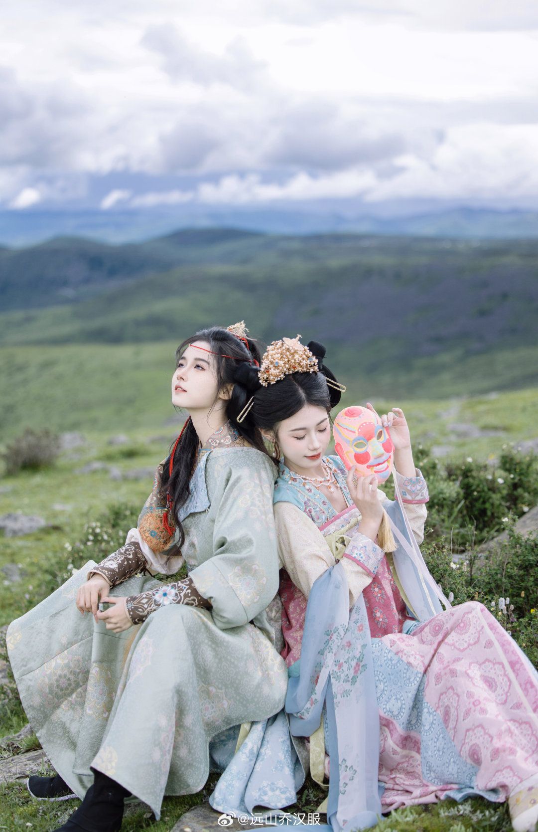 Original Hanfu Fashion:A Journey Through 55 Years of Traditional Chinese Elegance Original Hanfu Fashion:A Journey Through 55 Years of Traditional Chinese Elegance