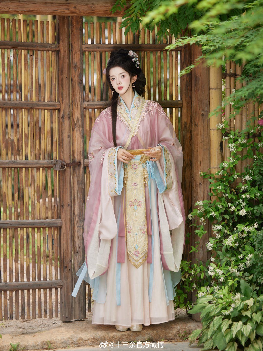 Summer Style with Cheongsam and Open Cardigan:A Blend of Tradition and Modernity Summer Style with Cheongsam and Open Cardigan:A Blend of Tradition and Modernity