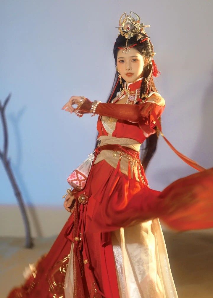 The Dawn of a New Era:The Revival of Hanfu Fashion in the Form of Chulian Moon The Dawn of a New Era:The Revival of Hanfu Fashion in the Form of Chulian Moon