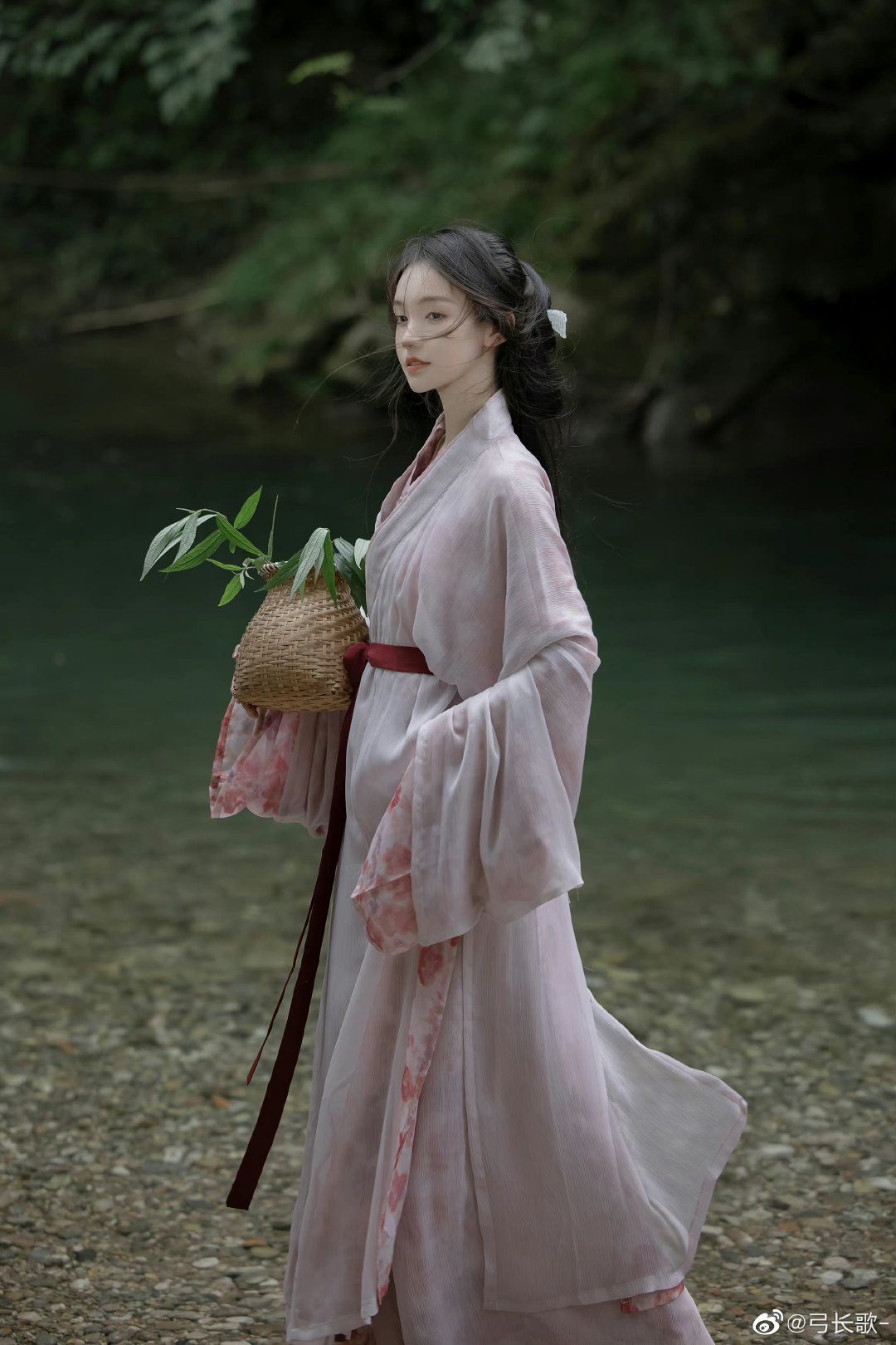 The Elegance of Dancewear:The Mazunmi Skirt The Elegance of Dancewear:The Mazunmi Skirt