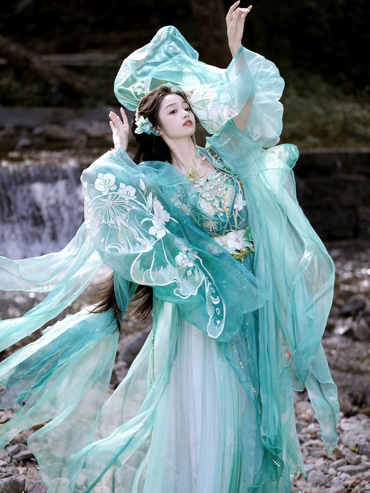 Modern Wearable Elements of Traditional Chinese Ancient Costume