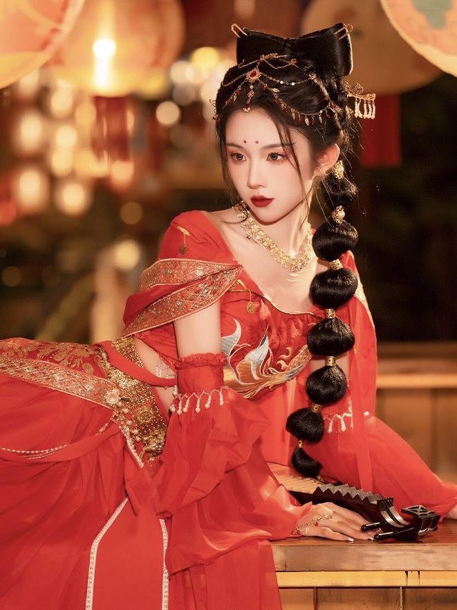 The 12-Year-Old Hanfu Girl in Grade Six:Embracing Traditional Elegance