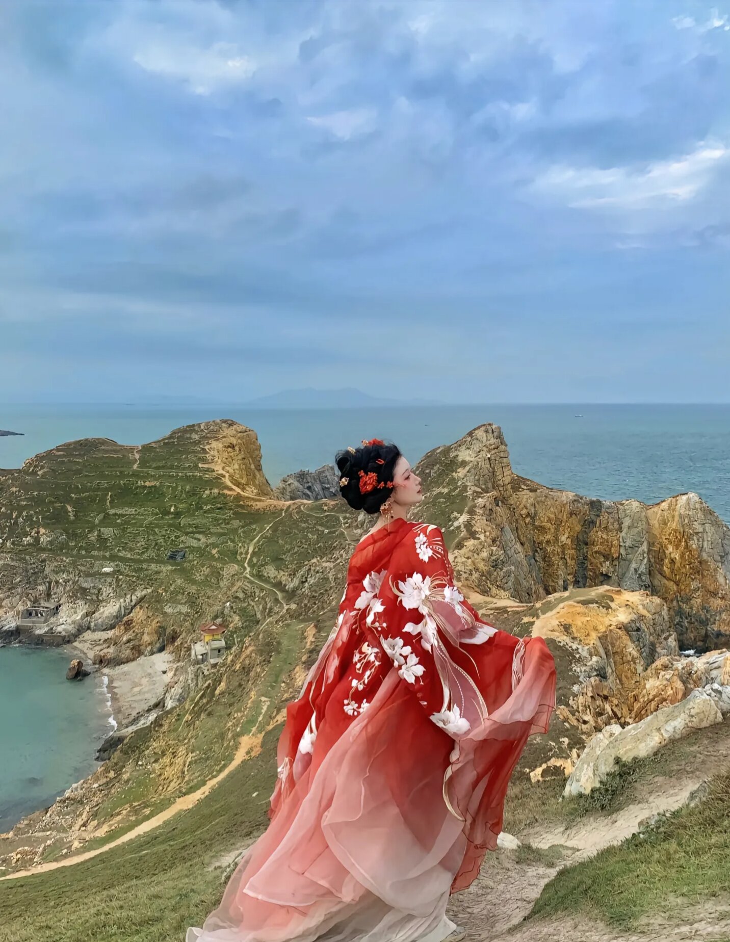 Engagement Attire:The Rise of Neo-Chinese Cheongsam as a Modern Classic Engagement Attire:The Rise of Neo-Chinese Cheongsam as a Modern Classic