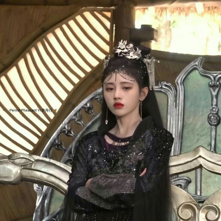 Winter Child in Hanfu Cape:The Enchantment of Traditional Chinese Attire Winter Child in Hanfu Cape:The Enchantment of Traditional Chinese Attire