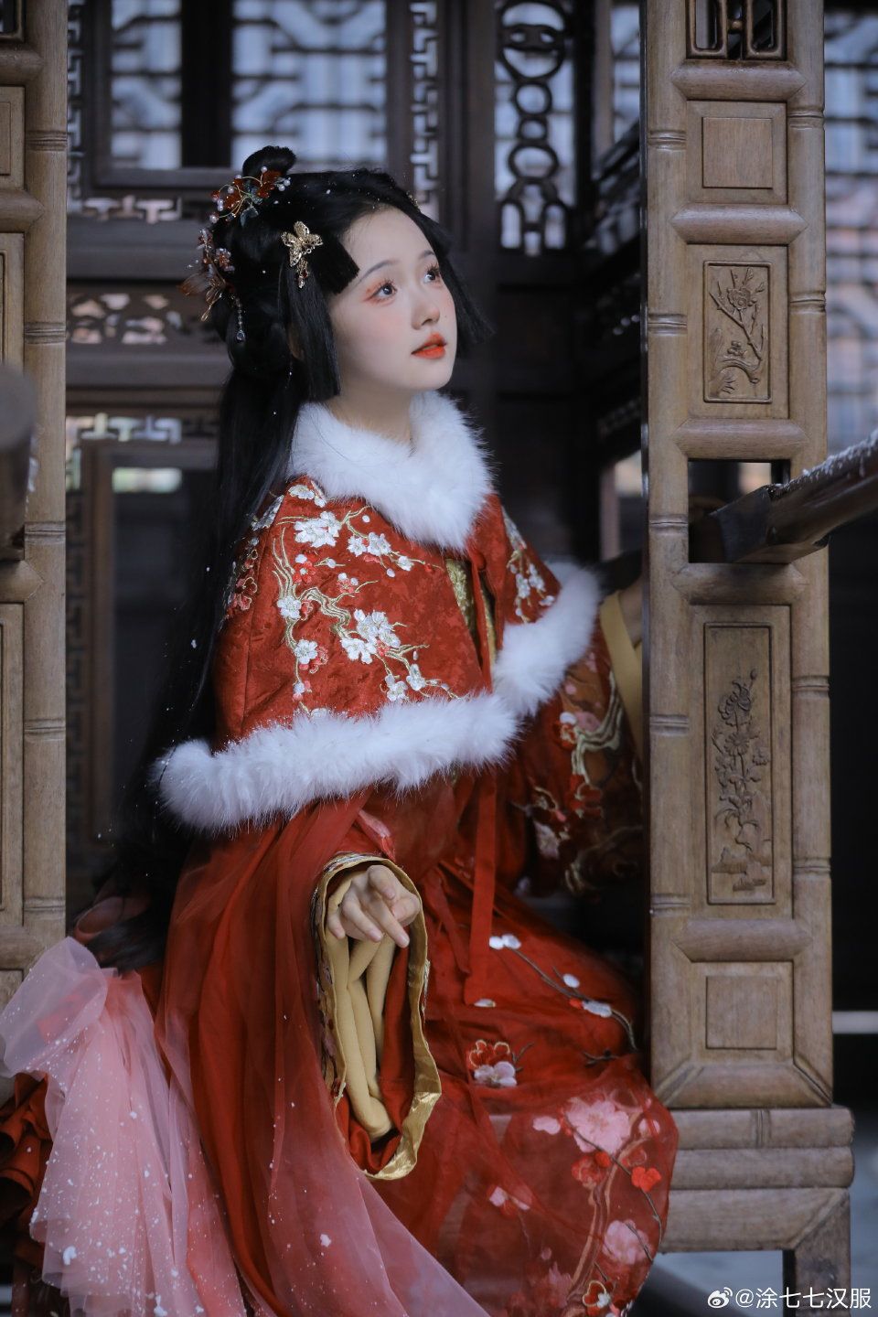 The Enchanting Charm of Qiqiao:The Story of Chinese Flag Robes The Enchanting Charm of Qiqiao:The Story of Chinese Flag Robes