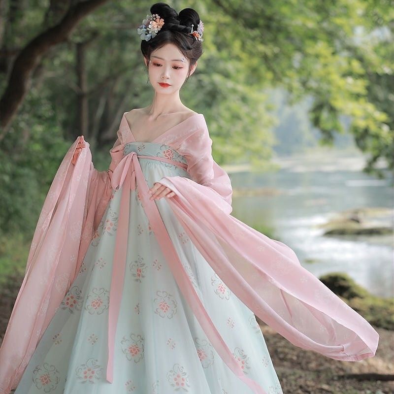 The Complete Guide to Ming Dynasty Hanfu:Understanding the Elegance of Traditional Chinese Clothing The Complete Guide to Ming Dynasty Hanfu:Understanding the Elegance of Traditional Chinese Clothing