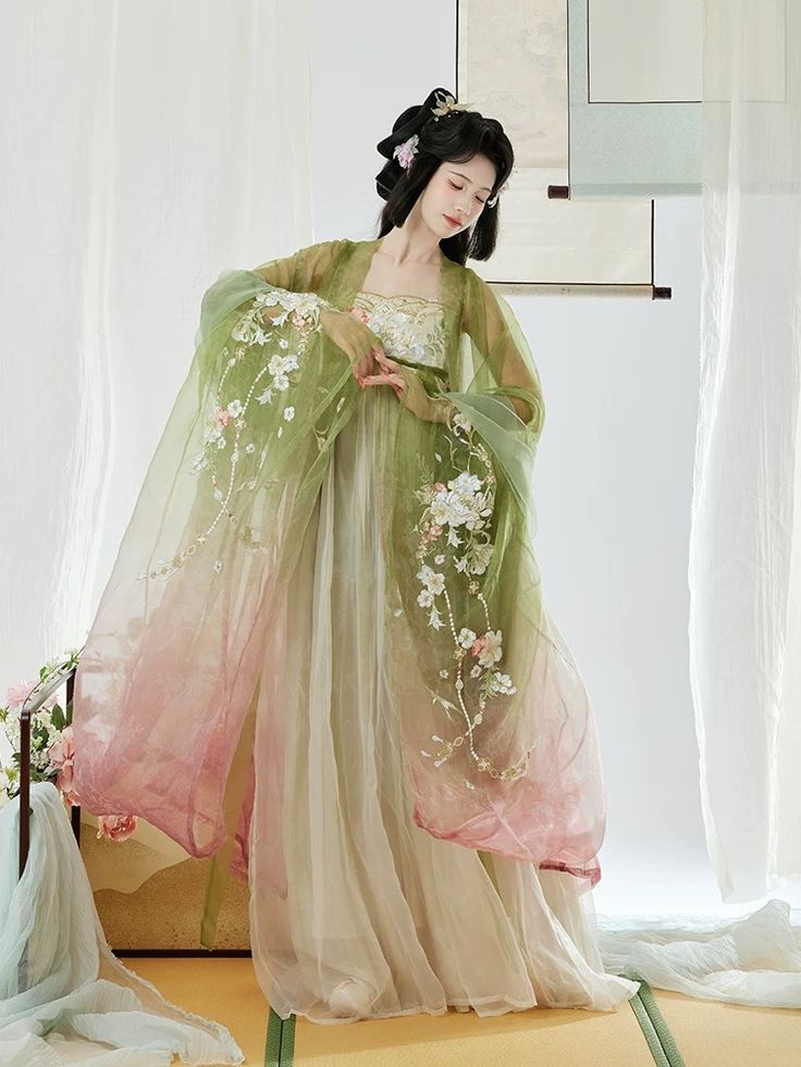The Elegance of Hanfu Womens Qifenshou 七分袖汉服) The Elegance of Hanfu Womens Qifenshou 七分袖汉服)