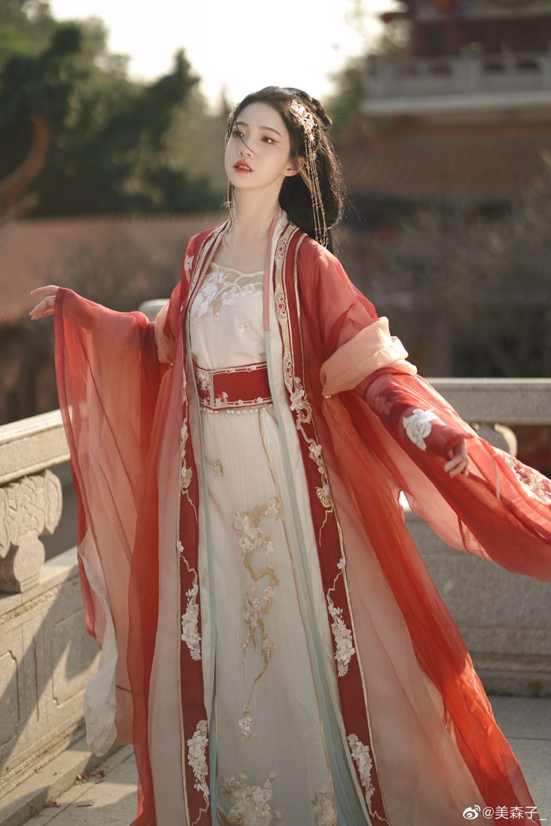 Reimagining the Cheongsam Dress:A Belly-Covering Stylish Evolution