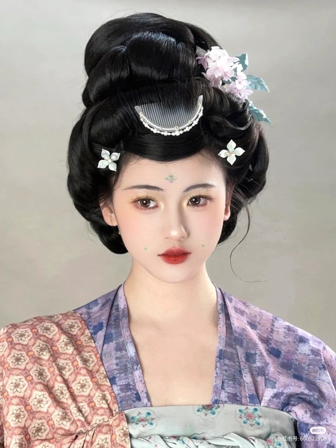 The Rise of Hanfu:The Elegance of Qing Han Women The Rise of Hanfu:The Elegance of Qing Han Women