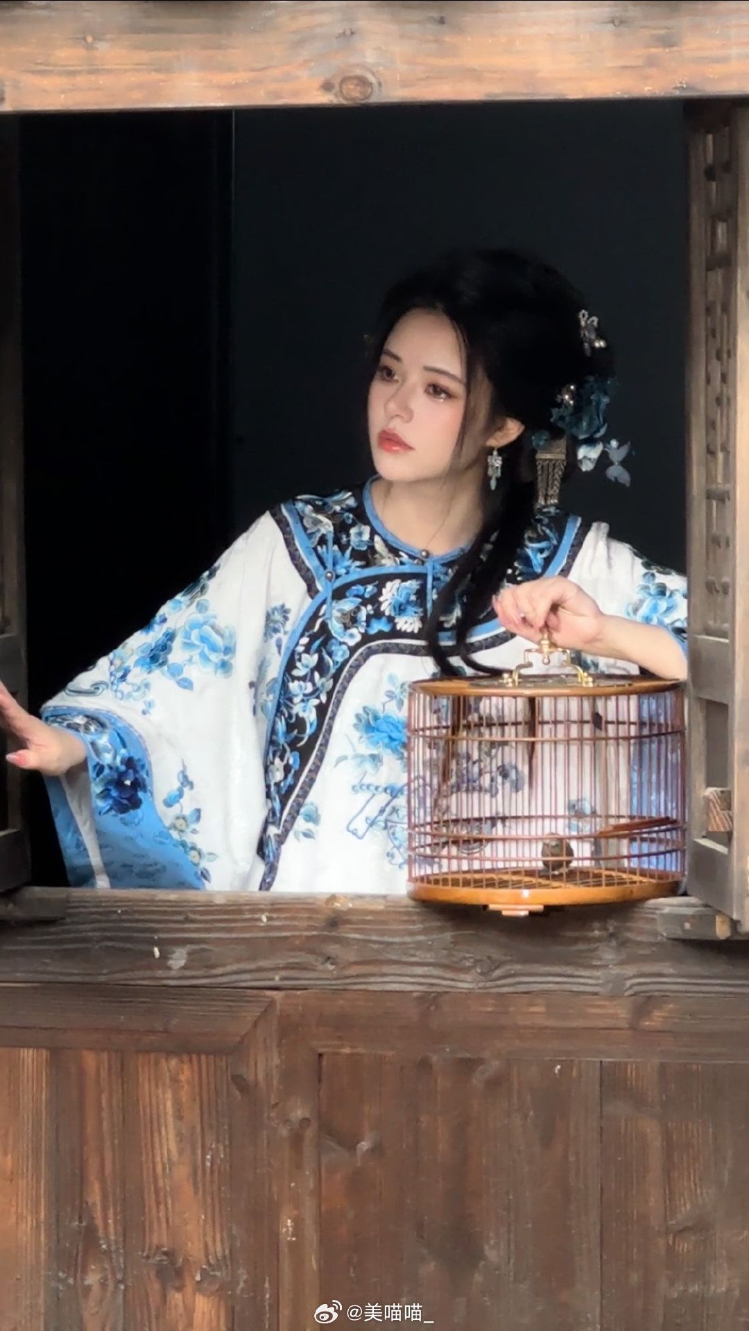 Reinventing the Traditional Hanfu Maomin Skirt and Jacket Ensemble
