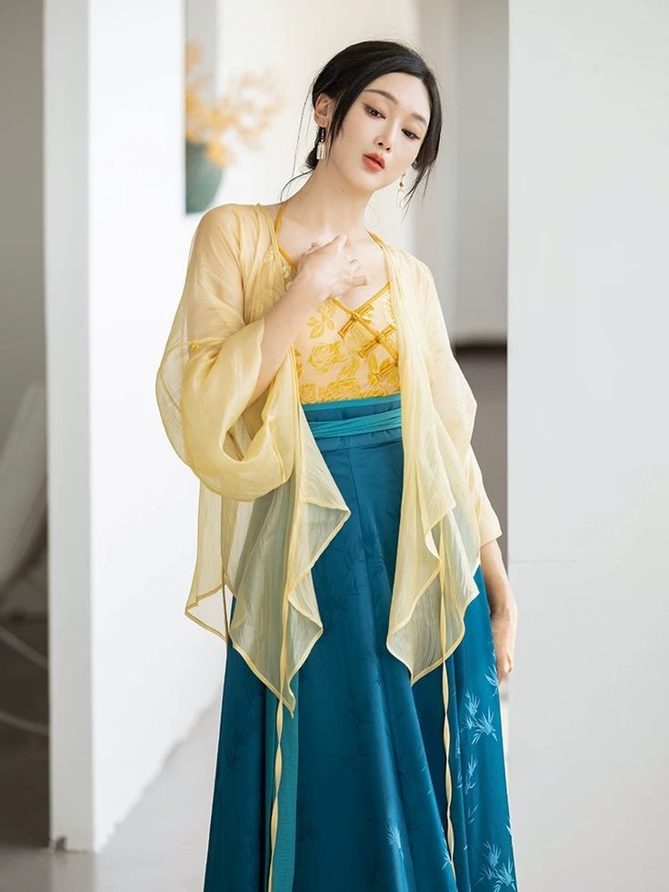 Flying Sleeve Hanfu Blouse:A Summer Fashion Statement