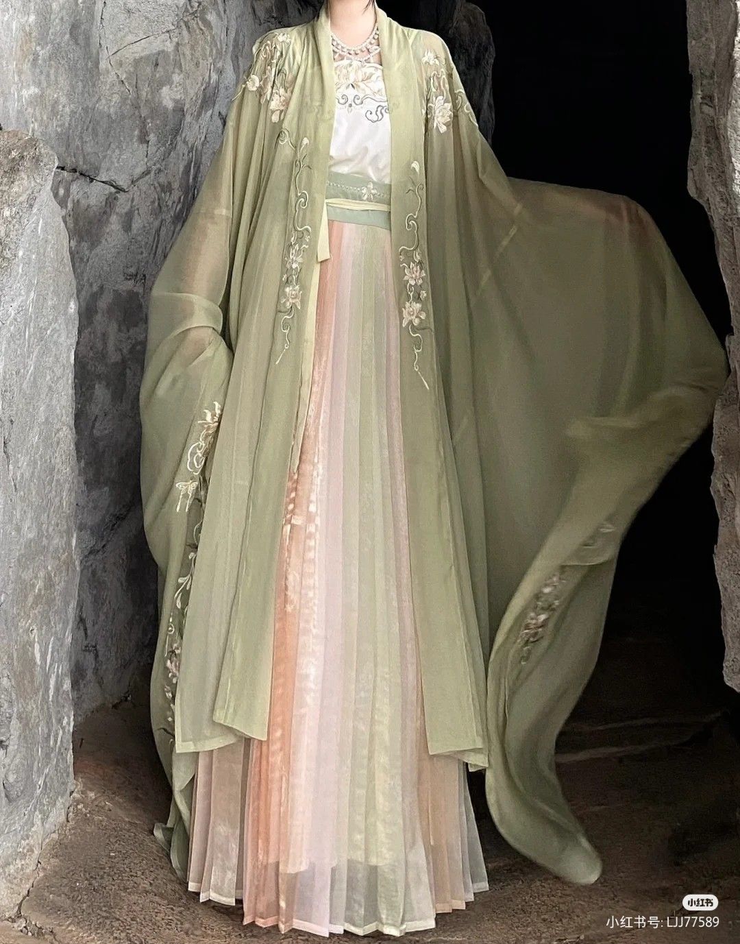 Sunny-Sided Horseface Skirt for Little Girls:A Blend of Tradition and Modernity Sunny-Sided Horseface Skirt for Little Girls:A Blend of Tradition and Modernity