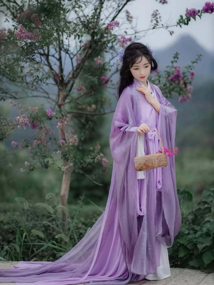 Chinese Cheongsam Girls:Embracing the Traditional Beauty Chinese Cheongsam Girls:Embracing the Traditional Beauty