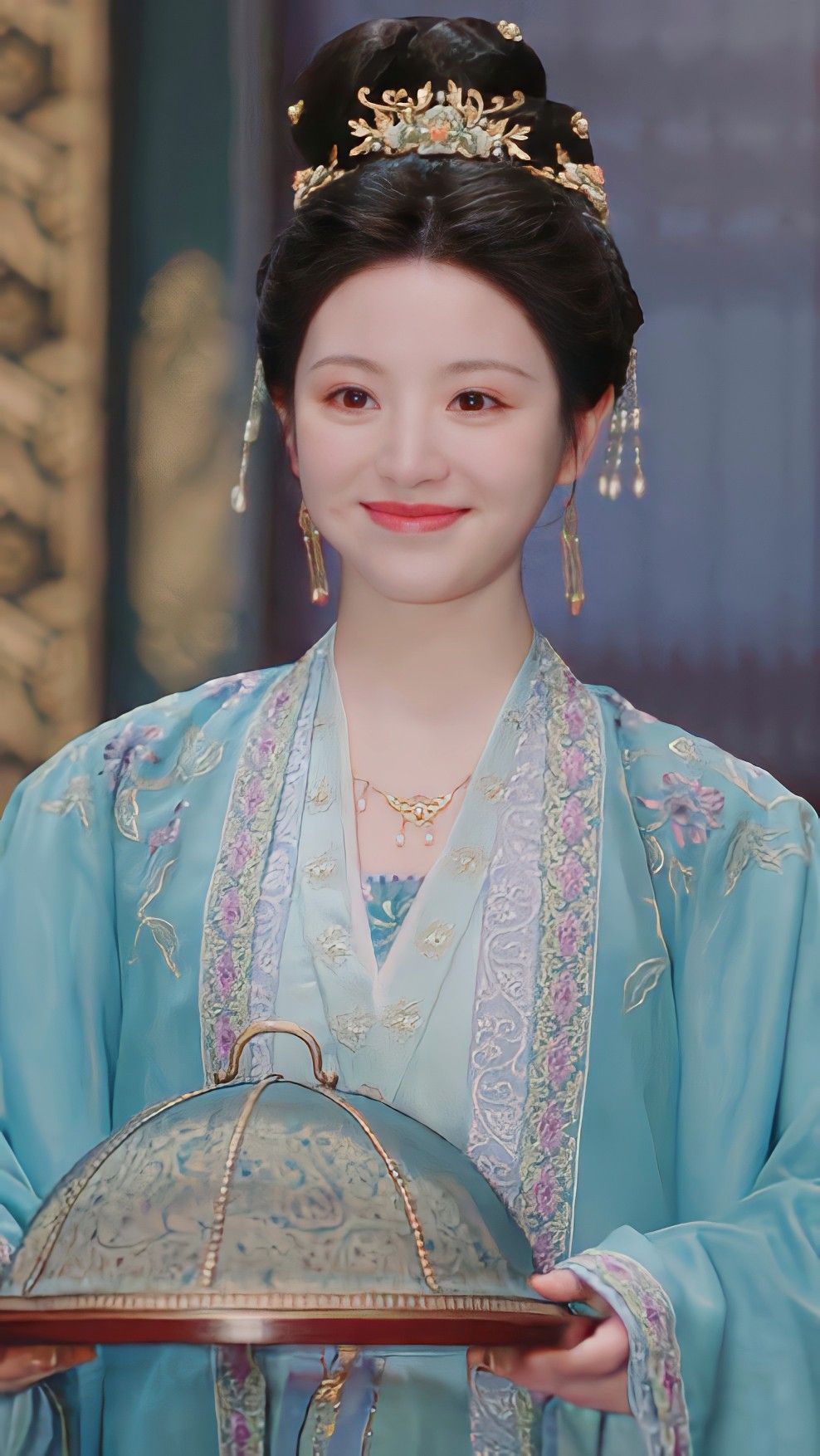 The Elegance of a Short Black Cheongsam:A Fashion Statement