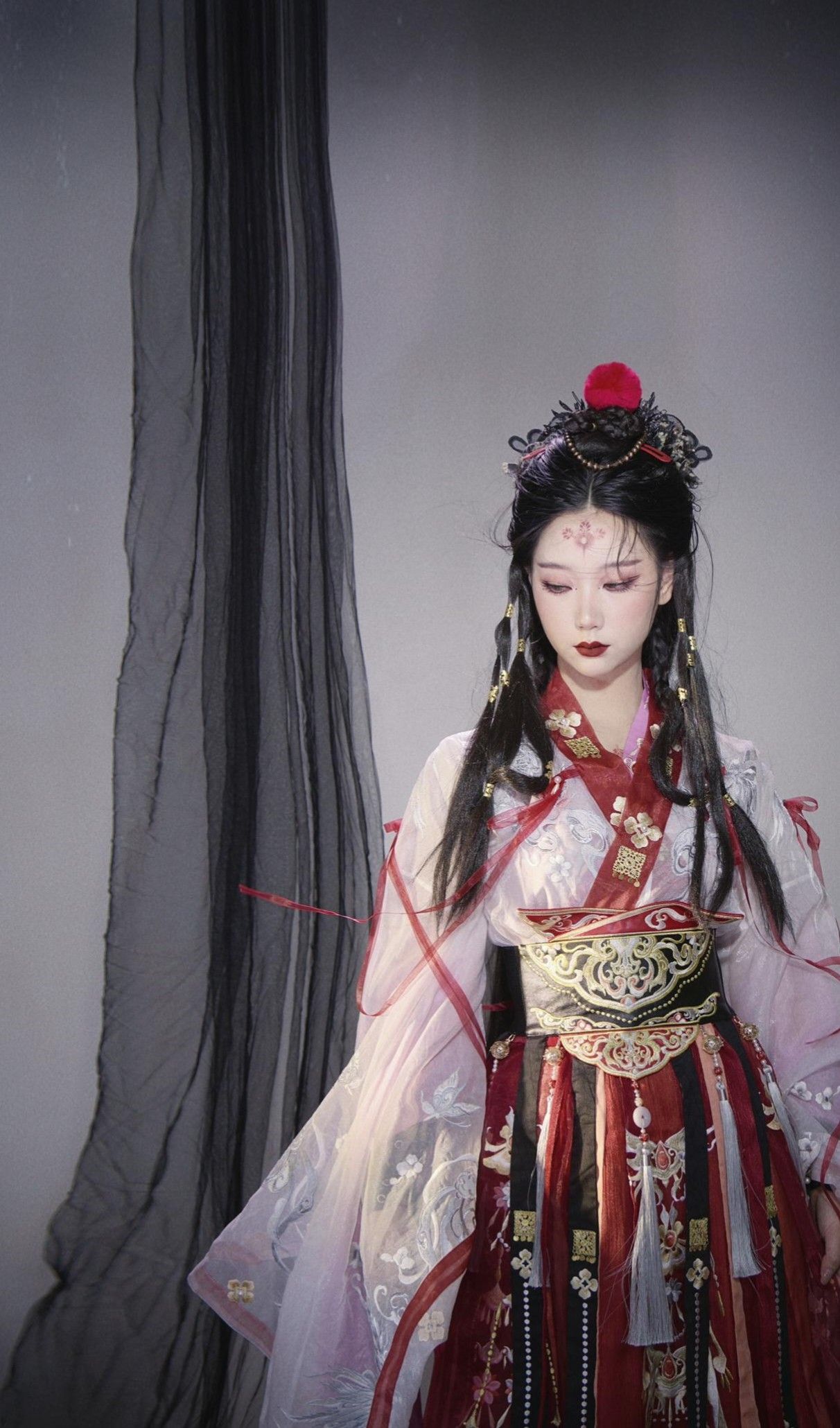 The Elegance of Clear-Face Cheongsam:A Closer Look into Traditional Chinese Dress