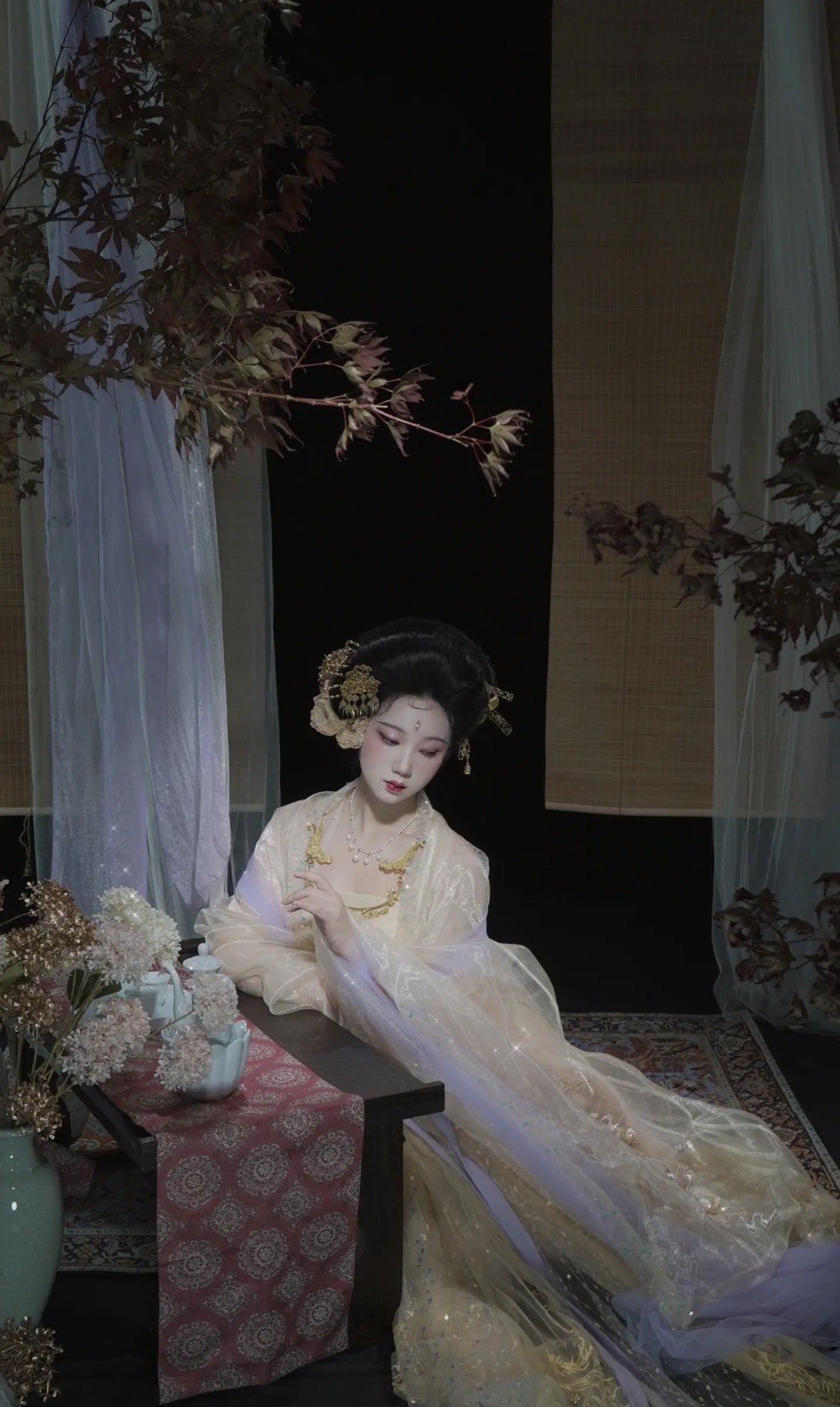 Renting Traditional Song-Dynasty Wedding Costumes:The Revival of Hanfu Fashion