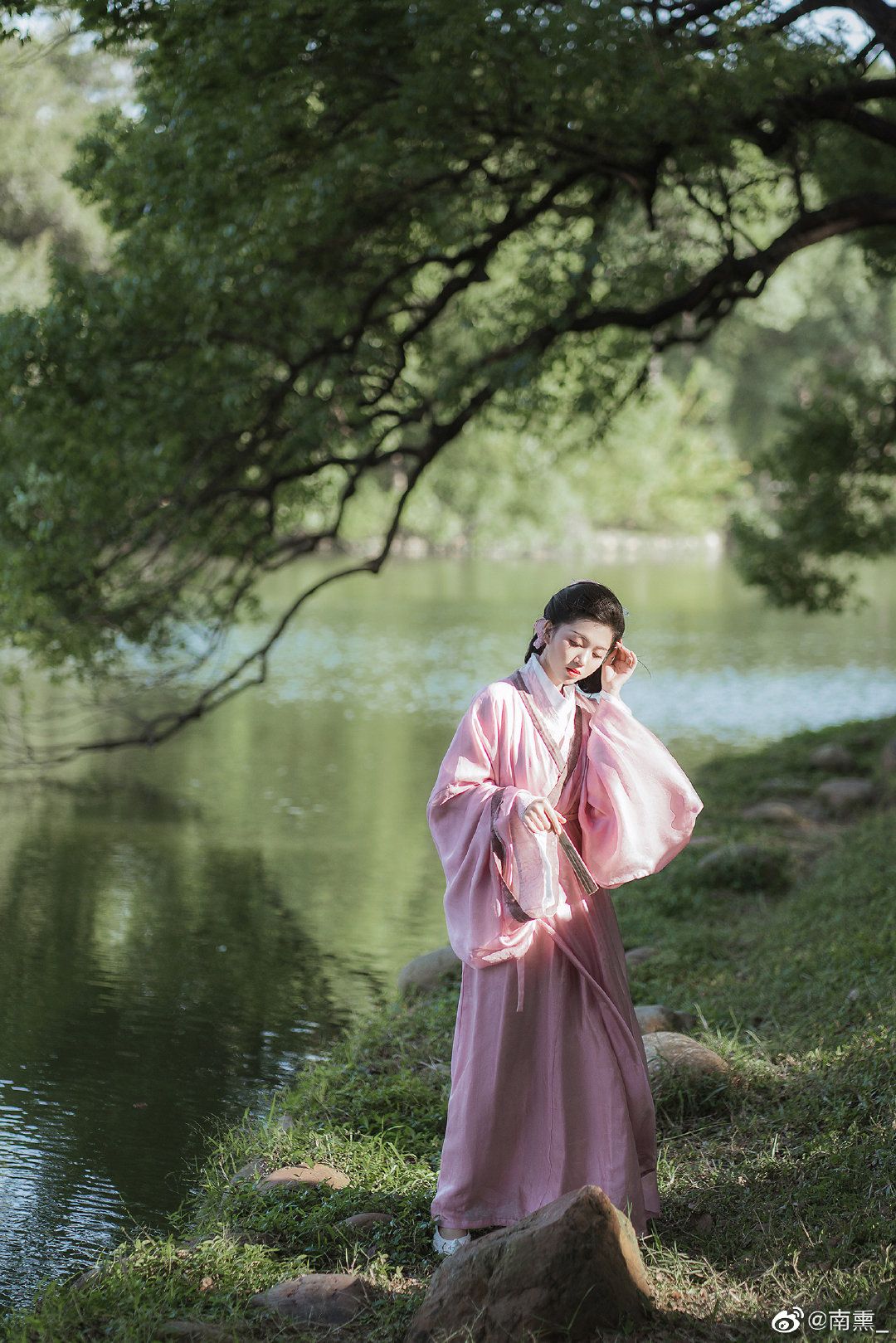 Youthful Elegance of Traditional Tangzhuang:A Womens Autumn-Winter Dress Collection Youthful Elegance of Traditional Tangzhuang:A Womens Autumn-Winter Dress Collection