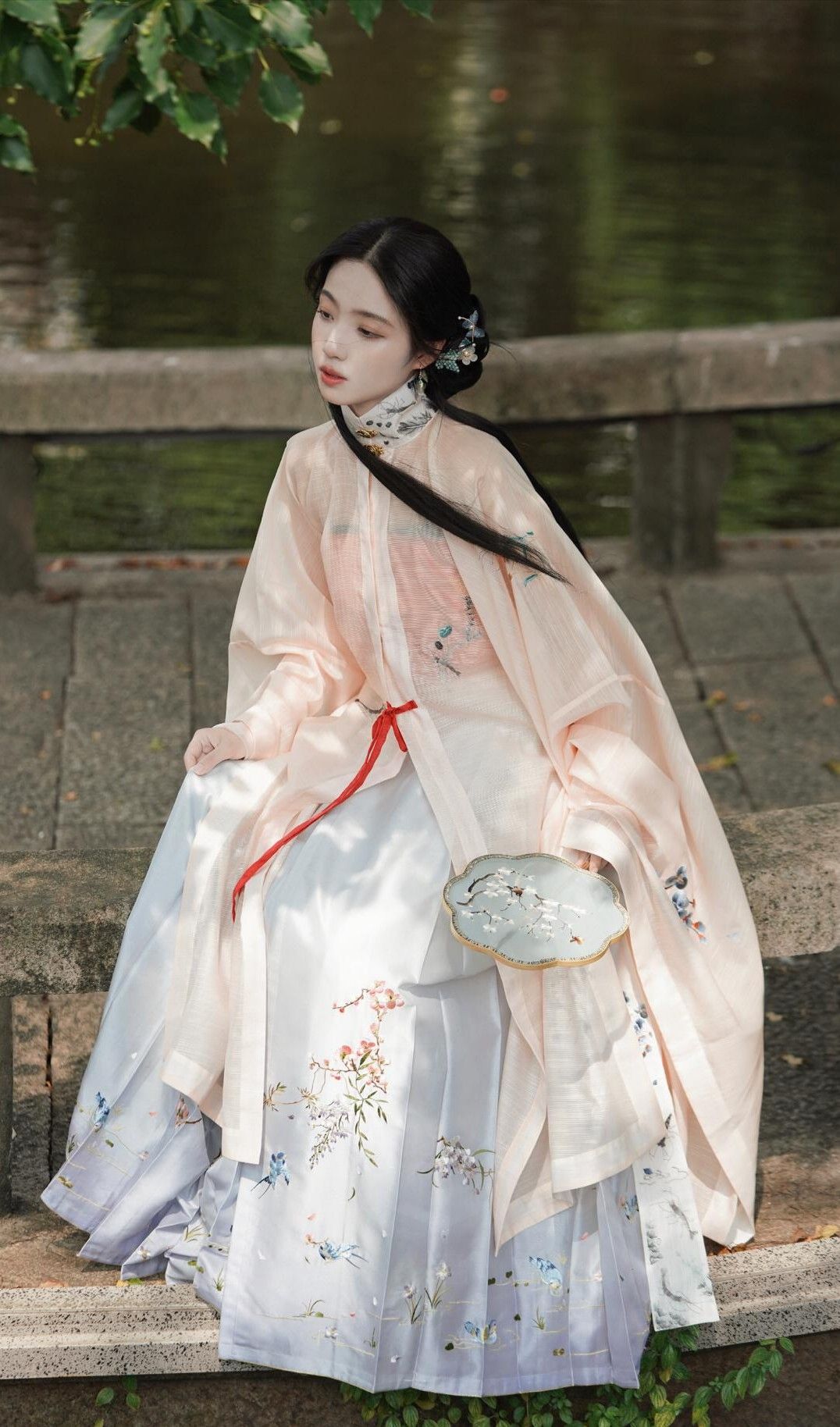 Embracing a New Era:The Rise of White Cheongsam Skirts Embracing a New Era:The Rise of White Cheongsam Skirts
